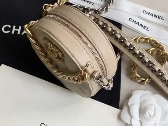 Firstbag Ru 19 WITH CHAIN CHANELUTCH CHANEL 0517